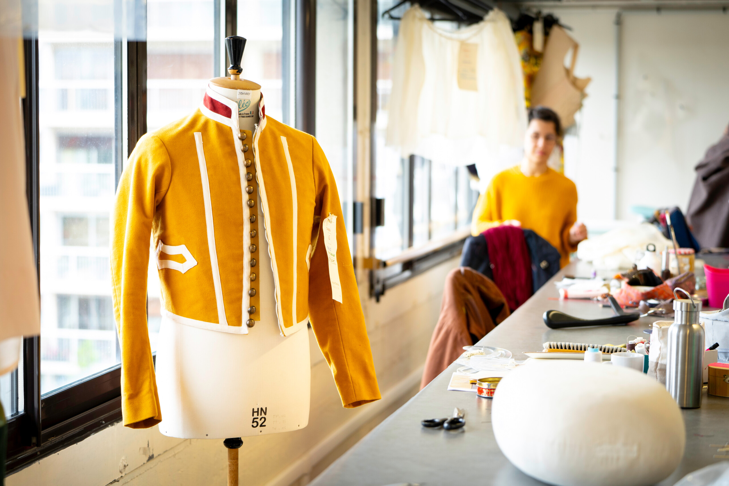 costumes de carmen faits par christian lacroix